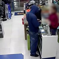 Imagem referente a Câmeras registram assalto em loja de celulares no Centro de Cascavel; suspeito foi detido após fuga