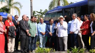 Lula pede que governador do RJ trabalhe para prender milicianos Lula pede que governador do RJ trabalhe para prender milicianos