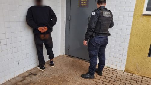 Homem é preso após espancar e deixar vítima inconsciente em Cascavel Imagem referente a Homem é preso após espancar e deixar vítima inconsciente em Cascavel