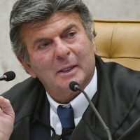 Imagem referente a Fux vota para manter presos pai e primo de Vorcaro