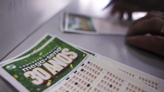 Caixa eleva para R$ 320 milhões estimativa de prêmio da Mega 30 anos