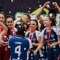 Imagem referente a Stein Cascavel Futsal goleia Barateiro e conquista o tricampeonato da Supercopa