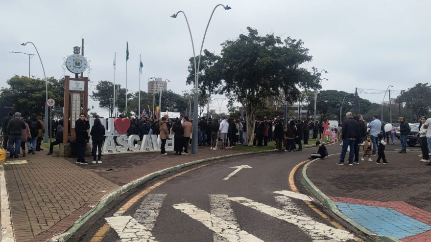 Marcha para Jesus reúne multidão e interdita ruas de Cascavel
