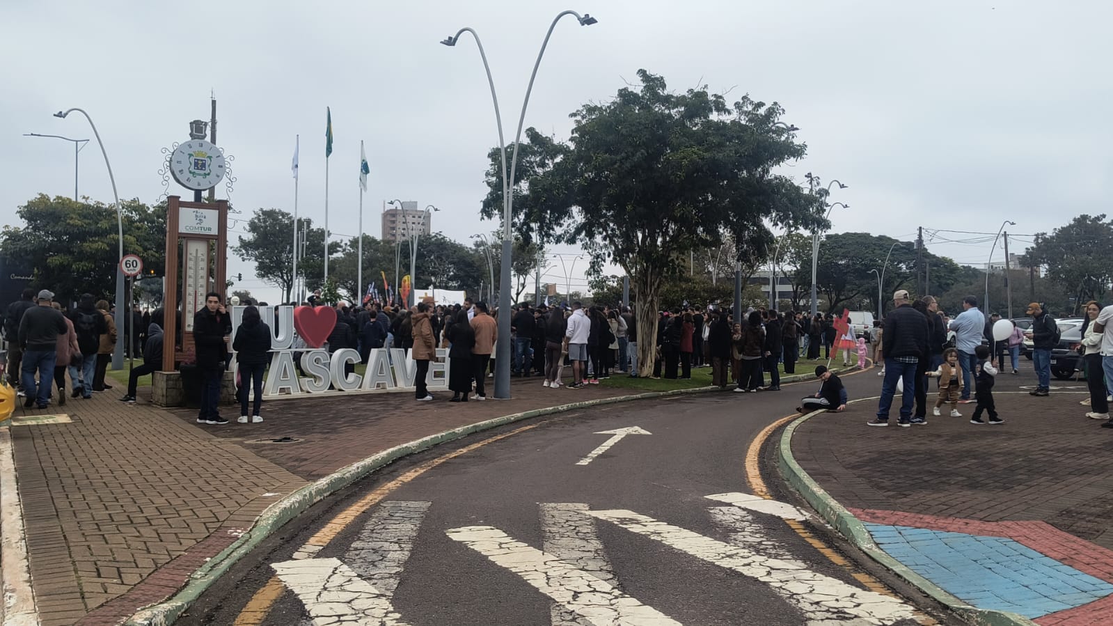 Imagem referente a Marcha para Jesus reúne multidão e interdita ruas de Cascavel