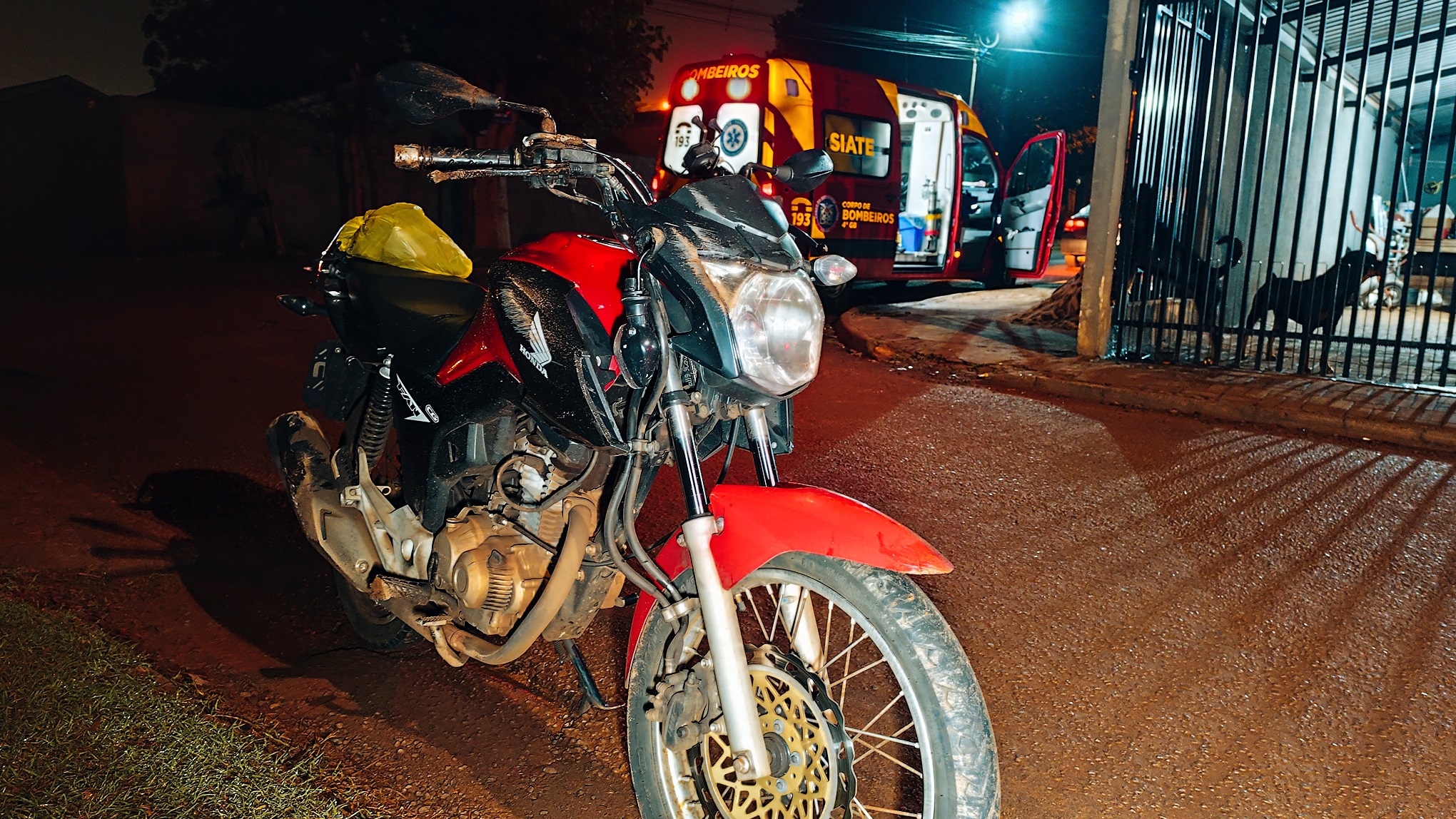 Homem fica ferido após queda de moto no Bairro Tarumã, em Cascavel