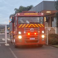 Imagem referente a Moradora sente cheiro de gás e aciona Bombeiros em condomínio na Rua Jacob do Bandolim