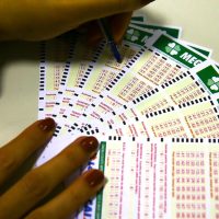 Imagem referente a Mega 30 anos sorteia prêmio especial de R$ 320 milhões; assista aqui