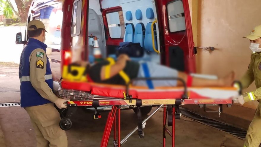 Adolescente fica ferido após queda de bicicleta na Rua Ângelo Godoi