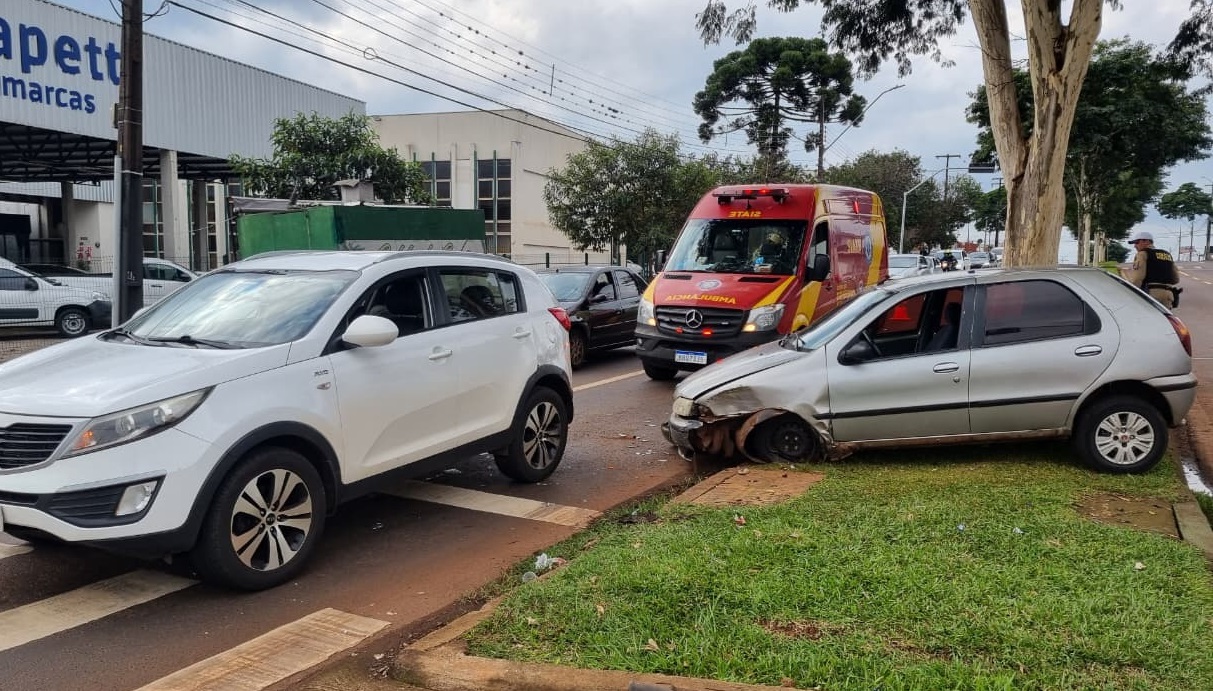 Imagem referente a Motorista bêbado bate Palio contra Sportage e vai parar na delegacia