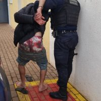 Imagem referente a Bêbado ameaça mulher de morte, dorme no carro e é preso pela GM