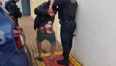 Imagem referente a Bêbado ameaça mulher de morte, dorme no carro e é preso pela GM