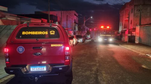 Van com produtos inflamáveis pega fogo no Bairro Esmeralda Imagem referente a Van com produtos inflamáveis pega fogo no Bairro Esmeralda