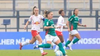 Palmeiras vence Bragantino e dorme na liderança do Brasileiro Feminino