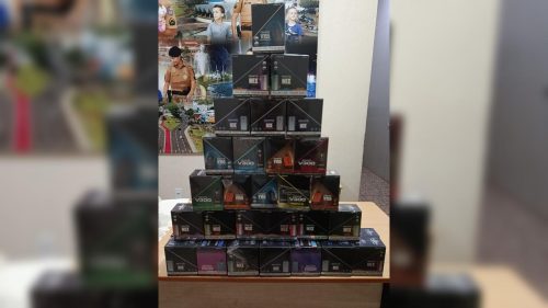 PM apreende 200 cigarros eletrônicos em ônibus interestadual em Cascavel Imagem referente a PM apreende 200 cigarros eletrônicos em ônibus interestadual em Cascavel