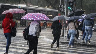 Norte e Sudeste devem começar semana com chuva forte, prevê Inmet Norte e Sudeste devem começar semana com chuva forte, prevê Inmet