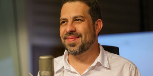 Na Mesa com Datena recebe o ministro Guilherme Boulos nesta terça Imagem referente a Na Mesa com Datena recebe o ministro Guilherme Boulos nesta terça