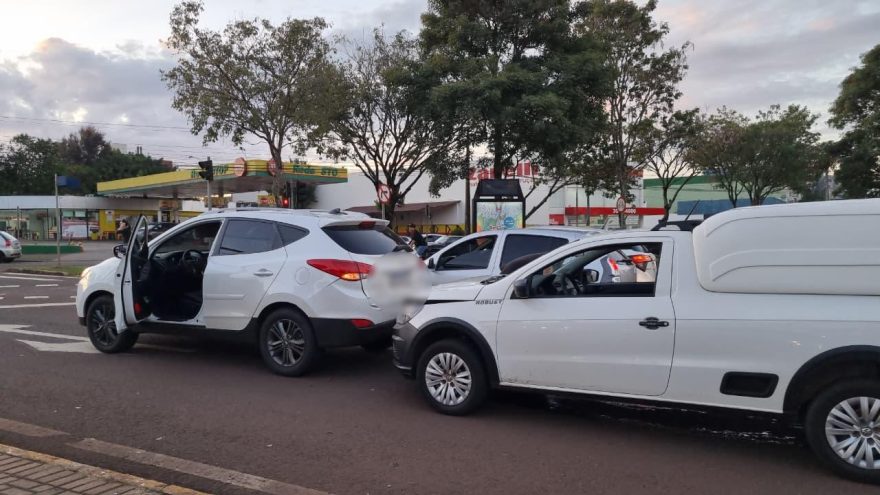 Acidente complica o trânsito na Rua Cuiabá