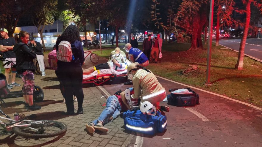 Acidente entre bicicleta e moto elétrica deixa dois feridos na região central de Cascavel