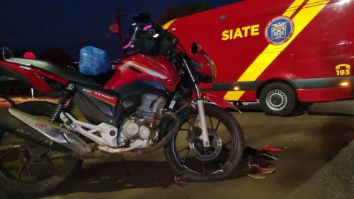 Motociclista fica ferido após queda de moto no Bairro Periolo, em Cascavel Imagem referente a Motociclista fica ferido após queda de moto no Bairro Periolo, em Cascavel