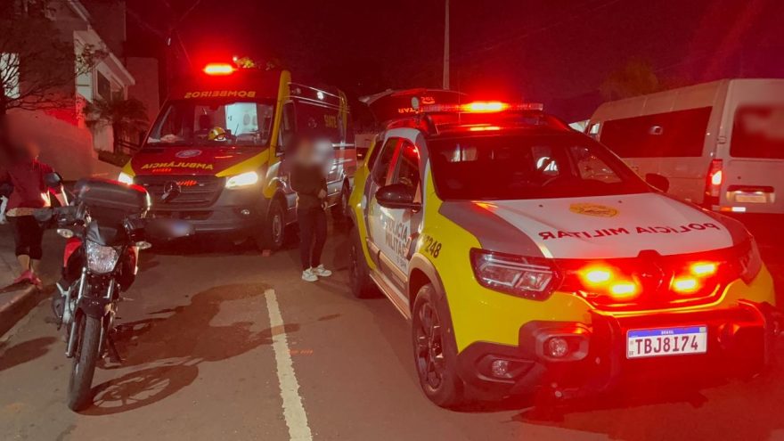 Acidente entre carro de autoescola, moto e bicicleta deixa dois feridos no Bairro Brasília