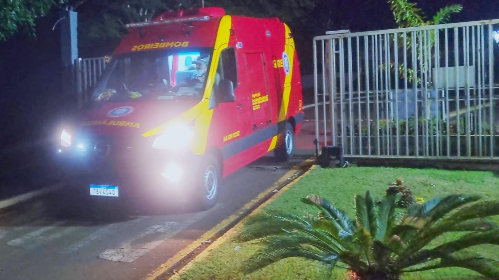Mulher fica ferida após queda de altura em condomínio no Parque Verde