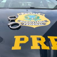 Imagem referente a Homem com mandado de prisão é detido pela PRF durante fiscalização na BR-376
