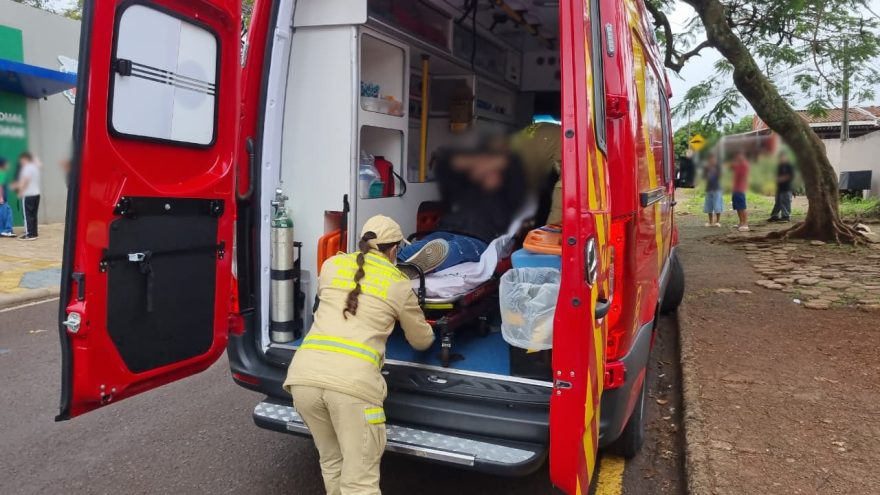 Estudante de 18 anos sofre queda e torce o joelho em colégio de Cascavel
