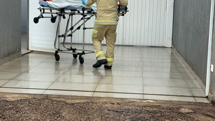 Idosa é socorrida após sofrer queda no Bairro São Cristóvão