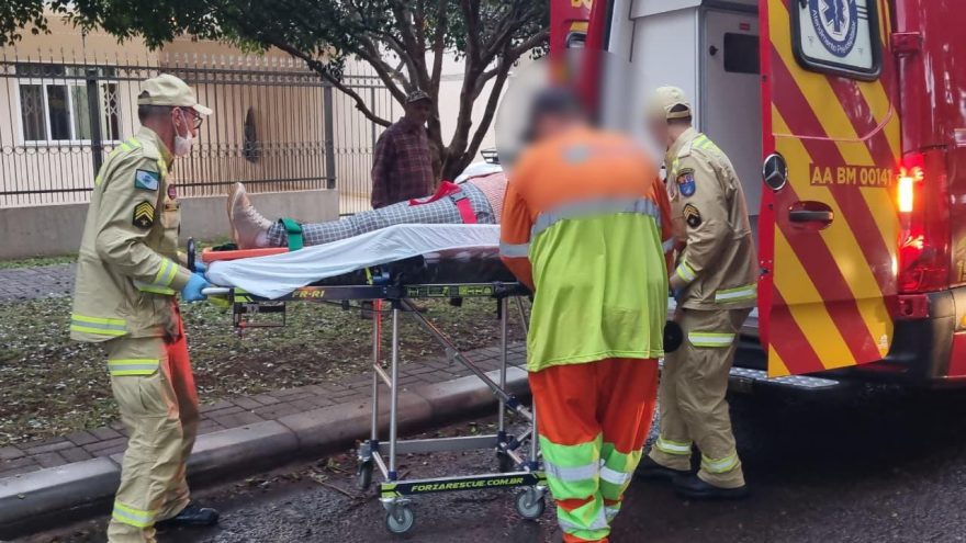 Com muita dor após sofrer queda, idosa é socorrida no Alto Alegre