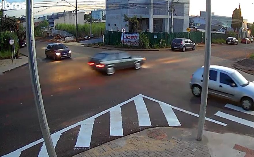 Velocidade e barulho: veja flagrantes de veículos adulterados que atormentam moradores
