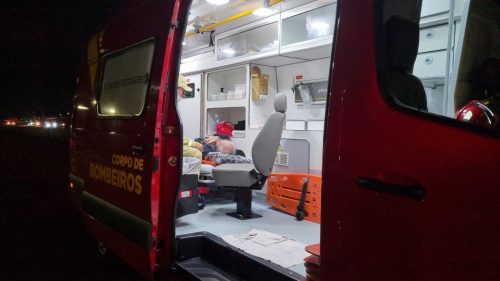 Homem de 64 anos é atropelado por moto na marginal da BR-277 Imagem referente a Homem de 64 anos é atropelado por moto na marginal da BR-277