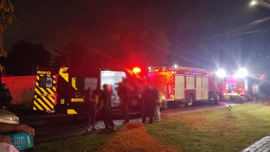 Incêndio em prédio causa pânico, deixa três mulheres feridas e mobiliza bombeiros em Cascavel