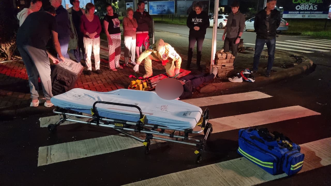 Imagem referente a Motociclista fica gravemente ferido após acidente na Rua Flamboyant, em Cascavel