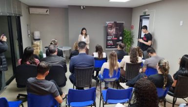 Imagem referente a Coren-PR realiza ato de desagravo público após denúncias de agressões contra profissionais da saúde em Cascavel