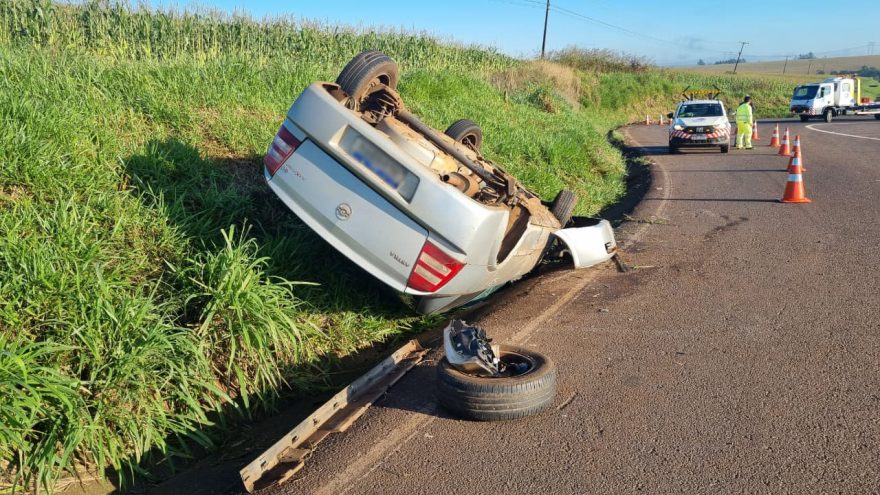 Astra capota na BR-163, em Cascavel