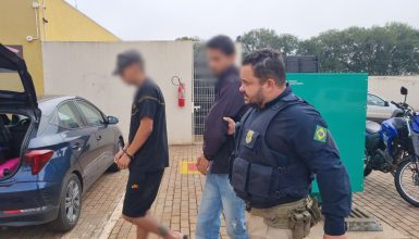Imagem referente a Homens detidos com maconha na BR-277 são levados à Delegacia em Cascavel