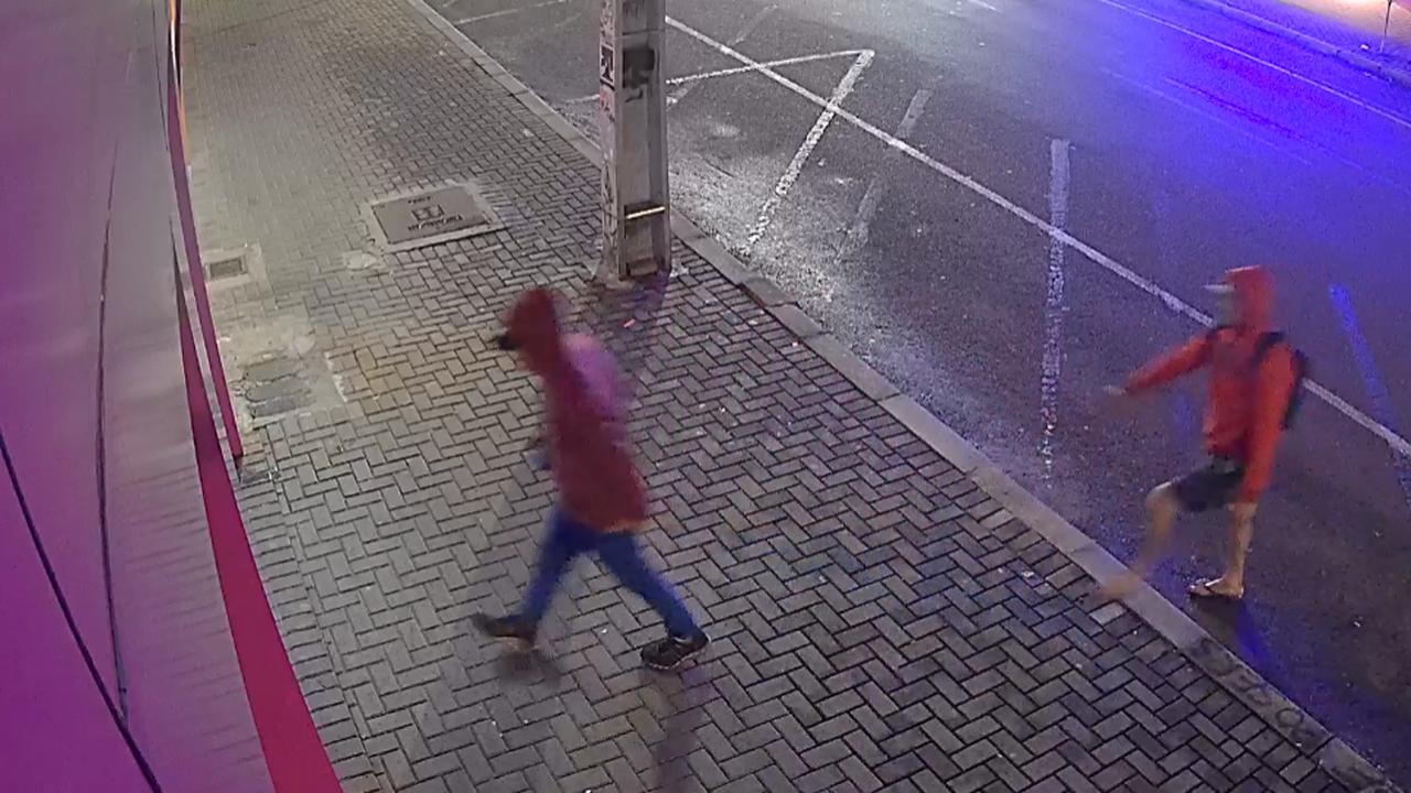 Imagem referente a Madrugada do crime: Dupla tenta invadir loja de roupas no Centro