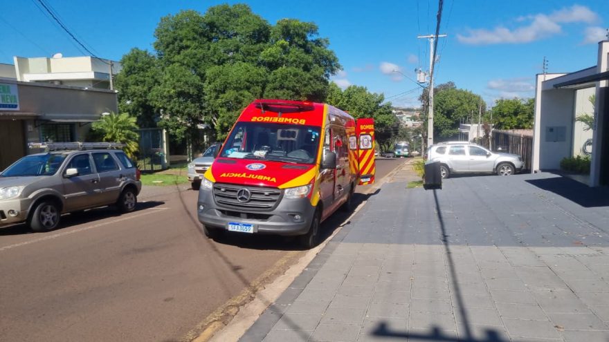 Homem cai de andaime com quatro metros e é socorrido pelo Siate