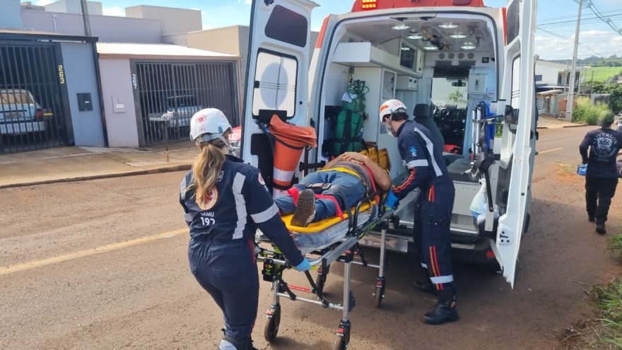 Motociclista é socorrido ao sofrer queda no Florais do Paraná