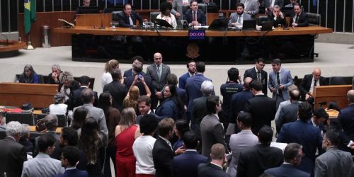 Câmara aprova, em primeiro turno, PEC do fim da escala 6×1 Imagem referente a Câmara aprova, em primeiro turno, PEC do fim da escala 6×1