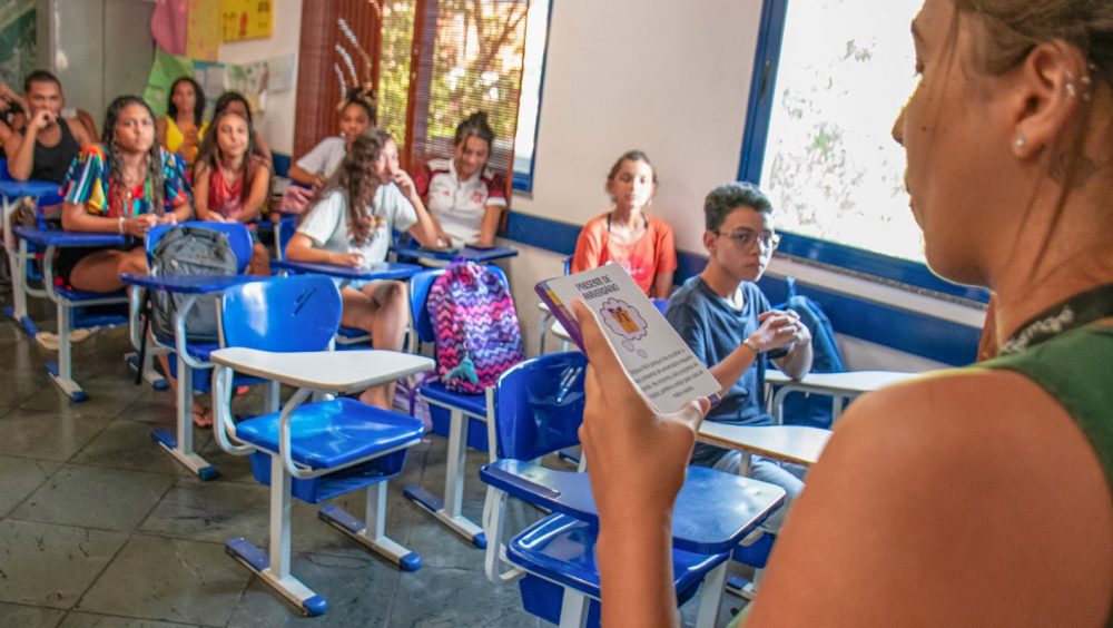 Dores menstruais tiram das aulas 4 em cada 10 alunas no país Imagem referente a Dores menstruais tiram das aulas 4 em cada 10 alunas no país