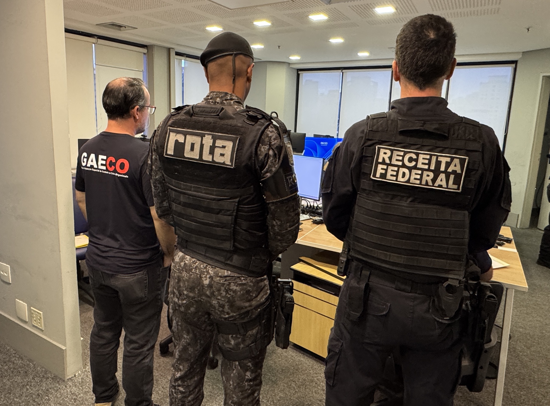 Operação da Receita Federal mira fintechs e postos de combustíveis em Cascavel e vários estados