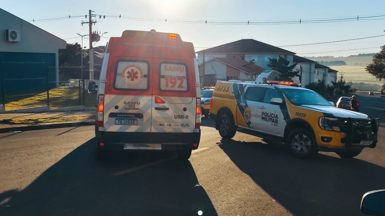 Só de cueca e armado com faca, homem em surto é contido pelas equipes do Samu e PM
