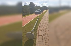 Poste de iluminação é danificado para furto de fios no Ecopark Morumbi
