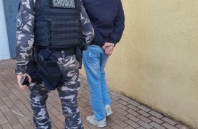 Com porção de haxixe, homem é preso após abordagem do Choque