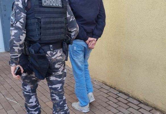 Com porção de haxixe, homem é preso após abordagem do Choque