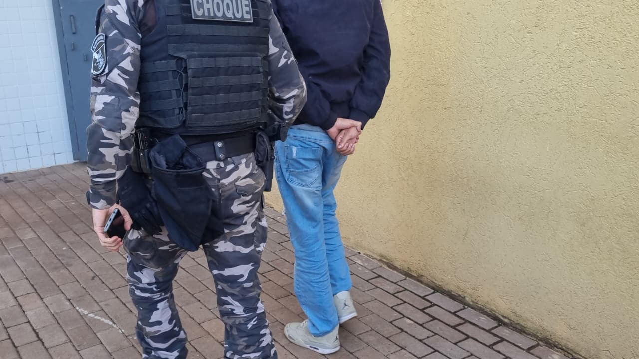 Com porção de haxixe, homem é preso após abordagem do Choque