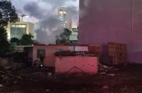 Incêndio atinge residência abandonada no Centro de Cascavel e mobiliza bombeiros