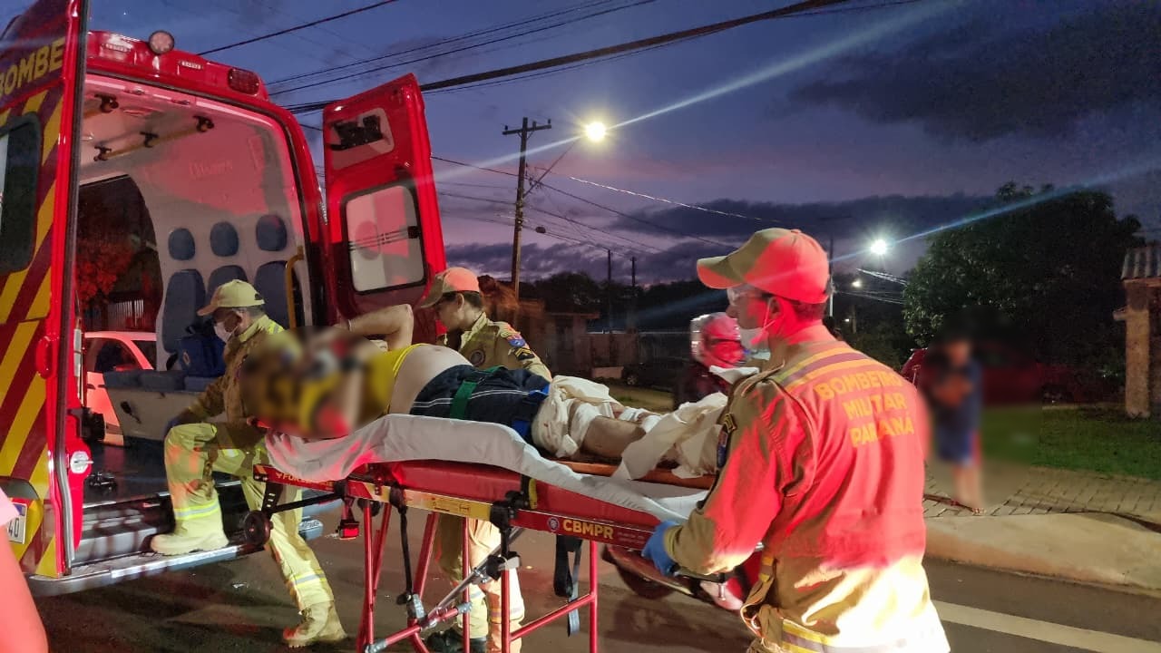 Idoso fica gravemente ferido após colisão entre Corsa e moto elétrica