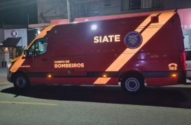 Jovem de 20 anos sofre corte ao quebrar porta de vidro no Centro